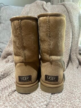 UGG Chestnut Short Shearling Boots